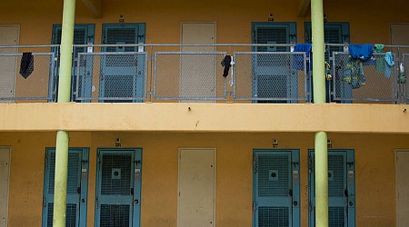 Guadeloupe : des gardiens de la prison de Baie-Mahault bloquent le centre pénitentiaire, après une attaque contre un surveillant