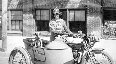 In 1914, Della Crewe Took a Trip Around the United States With Her Beloved Dog Trouble on a Harley-Davidson Sidecar