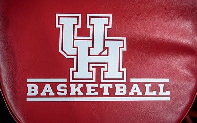 No. 1 2025 center Cenac commits to Houston