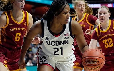 'As impressive as any freshman that we've had in a long, long time': Why Sarah Strong is UConn's next star