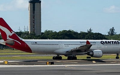 A flight from Los Angeles U-turned over the Pacific after an engine problem, resulting in a 6-hour flight to nowhere