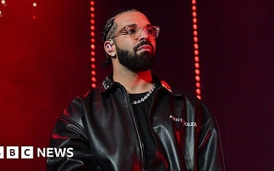 Drake tour to clash with Kendrick Super Bowl show