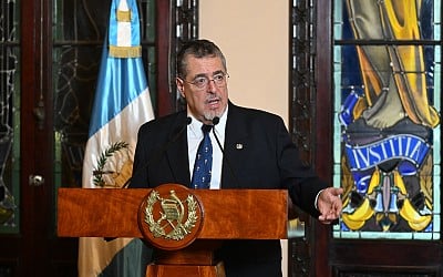 Guatemala: Juez ordena cancelar partido de presidente Bernardo Arévalo