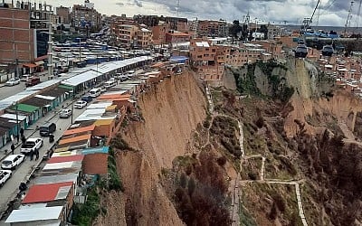 Living on the Edge in Bolivia’s ‘Suicide Homes’