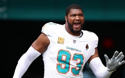 NFL Rumors: Calais Campbell Trade to Ravens Vetoed by Dolphins HC Mike McDaniel