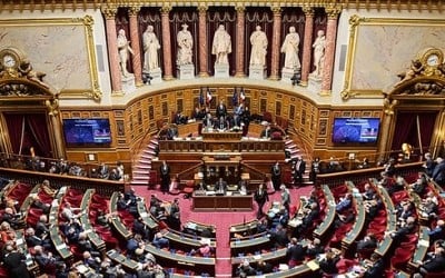 Le Sénat revoit à la baisse la taxe sur les billets d'avion