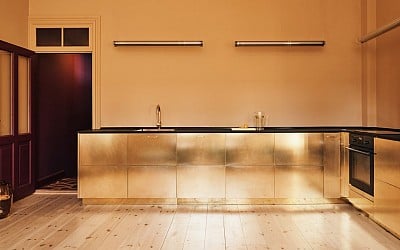 Eight stylish kitchens with metallic gold surfaces in unexpected places