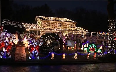 WATCH: Long Island man's home is an homage to ‘Christmas Vacation’