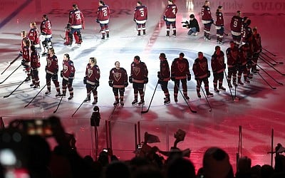 Au Canada, « la folie du hockey » profite aussi à la ligue féminine