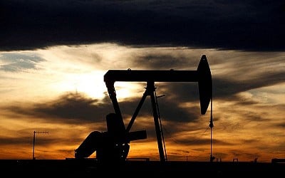 Oil prices firm on hopes of US policy support for economic growth