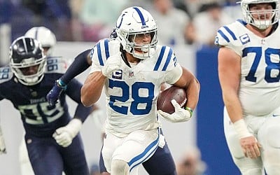 Colts' Taylor repents for gaffe with 218-yard day