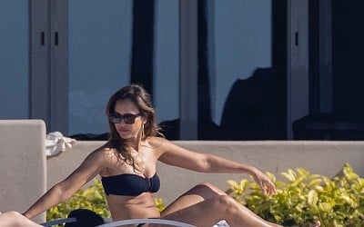 Jessica Alba Catches More Rays in Bikini During Mexico Vacation