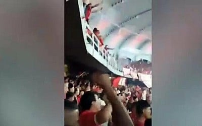 Dispara a la Policía con un fusil desde la grada: ¿cómo puede meter eso al estadio?