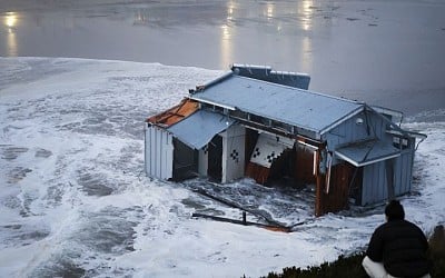 Major storm pounds California’s central coast, blamed for man’s death and partially collapsing pier