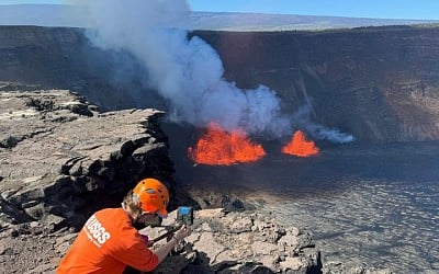 Kilauea volcano erupts on Hawaii island, drawing crowds for the holidays