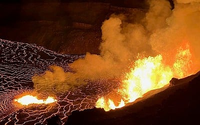 Photos show Kilauea volcano in Hawaii erupting for the second time this year