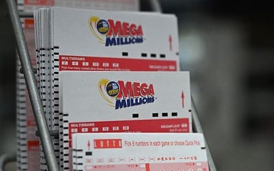 Winner of New Jersey’s $1.13 billion jackpot finally claims prize