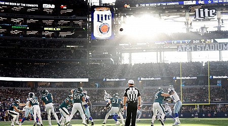 Baylor distracts Kansas kicker with a little help from Cowboys’ AT&T Stadium sunlight