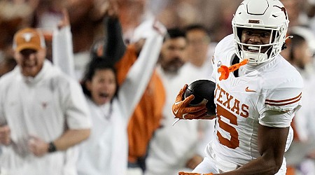 Texas Longhorns top Texas A&M Aggies, to play for SEC title