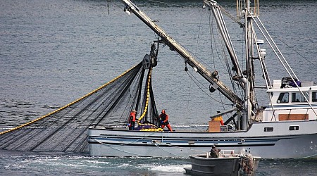 5 people missing from capsized Alaska fishing boat