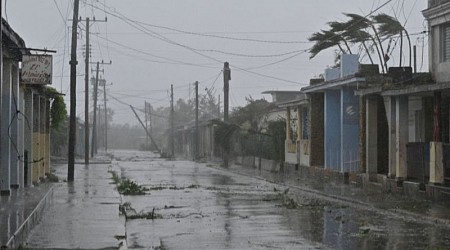 Huracán Rafael causa colapso del sistema eléctrico en Cuba