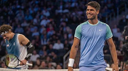 Alcaraz se impone a Shelton en una divertida exhibición en el Madison Square Garden