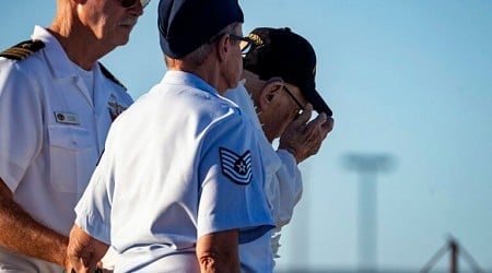 2 Pearl Harbor survivors, ages 104 and 102, return to Hawaii to honor those killed in 1941 attack