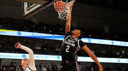 Women’s college basketball rankings: South Carolina continues tear, Tennessee is back in AP top 25