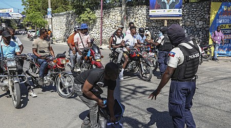 Residents in Haiti's capital stand with police in a battle to repel gang attack