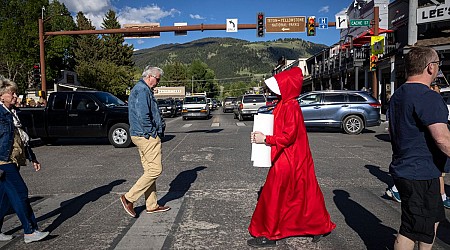 Wyoming judge strikes down abortion, pill bans