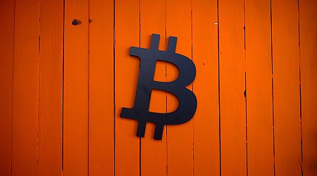 Kryptowährung Bitcoin übersteigt erstmals 100.000 Dollar