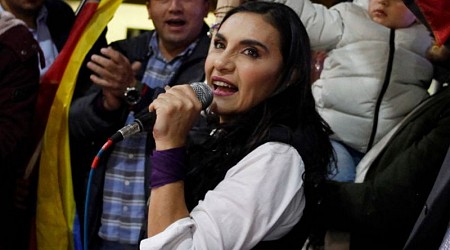 La vicepresidenta de Ecuador pide a la Asamblea Nacional rechazar la decisión del Gobierno de suspenderla del cargo