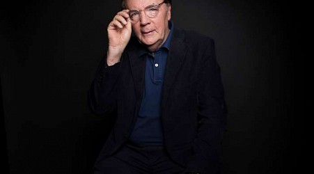 Hundreds of bookstore staffers receive holiday bonuses from author James Patterson