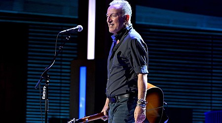 Watch Bruce Springsteen Play Acoustic & Tell Horny Dad Jokes At Stand Up For Heroes Benefit