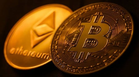 Bitcoin, ether charts say crypto could stall before resuming uptrend