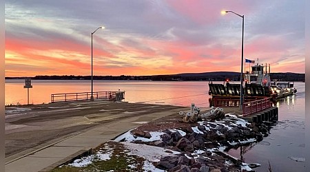 Merrimac Ferry closes for winter season