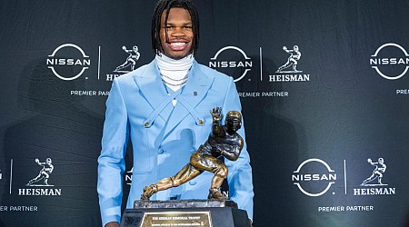 Colorado two-way star Travis Hunter wins award