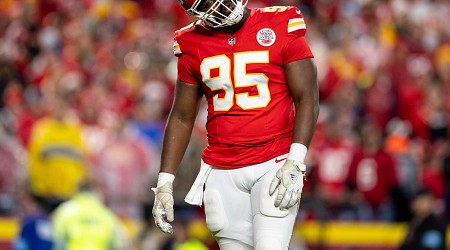 Chris Jones Reacts to Video of Travis Kelce Dunking on Him at Chiefs Practice