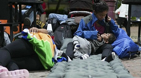 Usa, ondata di migranti al confine: “Spinti da disinformazione e timori per l’insediamento di Trump”