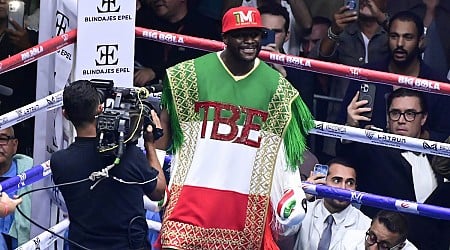 Boxer Branded ‘Mini Floyd Mayweather’ as He Stuns Fans With Unexpected Move Mid-Fight