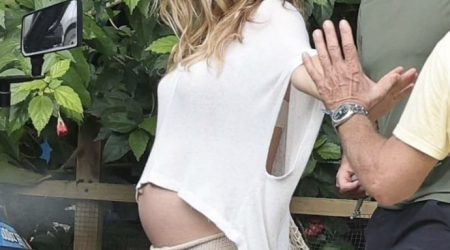 Gisele Bündchen Proudly Flaunts Her Baby Bump in Costa Rica!