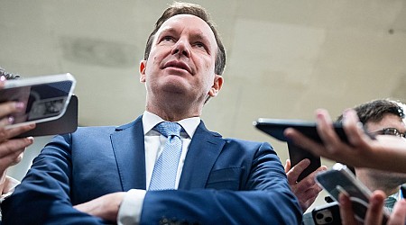 Chris Murphy Wants Democrats to Break Up With Neoliberalism