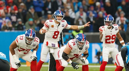 Anonymous Giants Player: 'Weak as F--k' to Bench Daniel Jones over Contract Clause