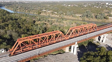 CPKC completes second span over Rio Grande at Laredo gateway