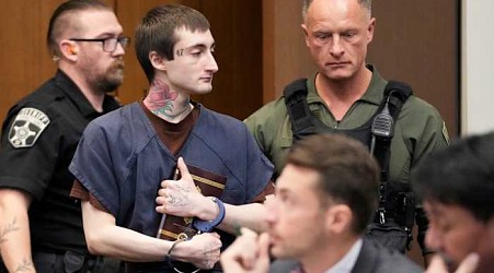 Man charged with mass shooting at Illinois parade loses bid to bar his statements at trial