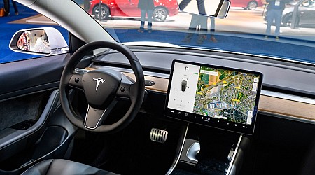 Tesla is courting Texas cities to test its promised robotaxi service