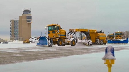 The Amazing Way MN's MSP Airport Removes Snow From Runways