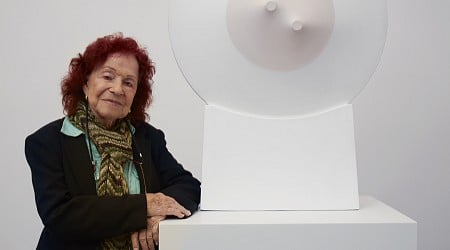 Zilia Sánchez, Artist of Sensual Abstractions, Dies at 98