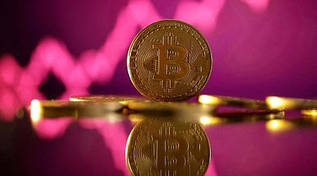 Crypto Stocks Crash as Bitcoin Sinks Below $93K Amid Fed Signals