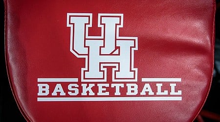 No. 1 2025 center Cenac commits to Houston